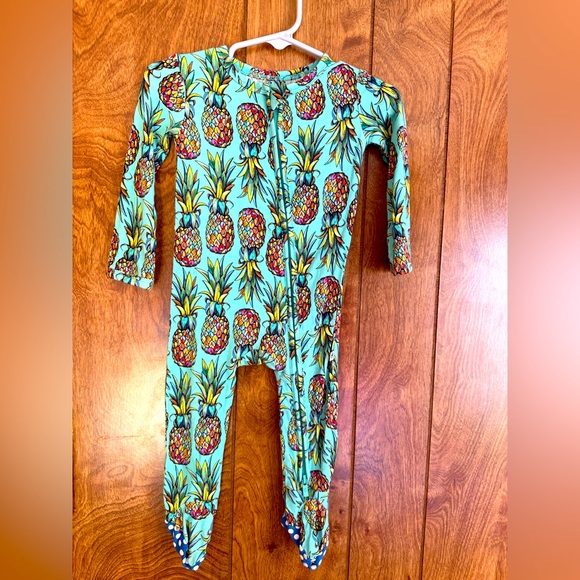 Who doesn’t love Pineapples?! Gender neutral. - Picture 2 of 2